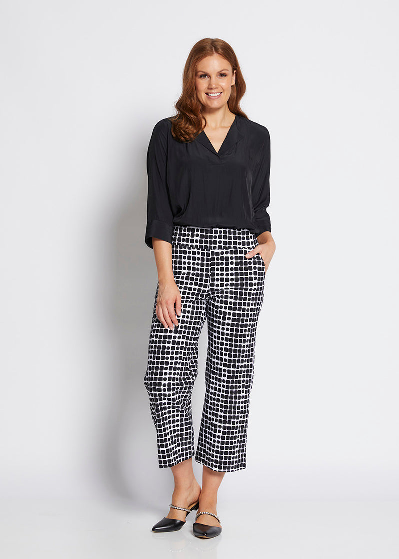Ellis Lustre Collar Blouse - Black