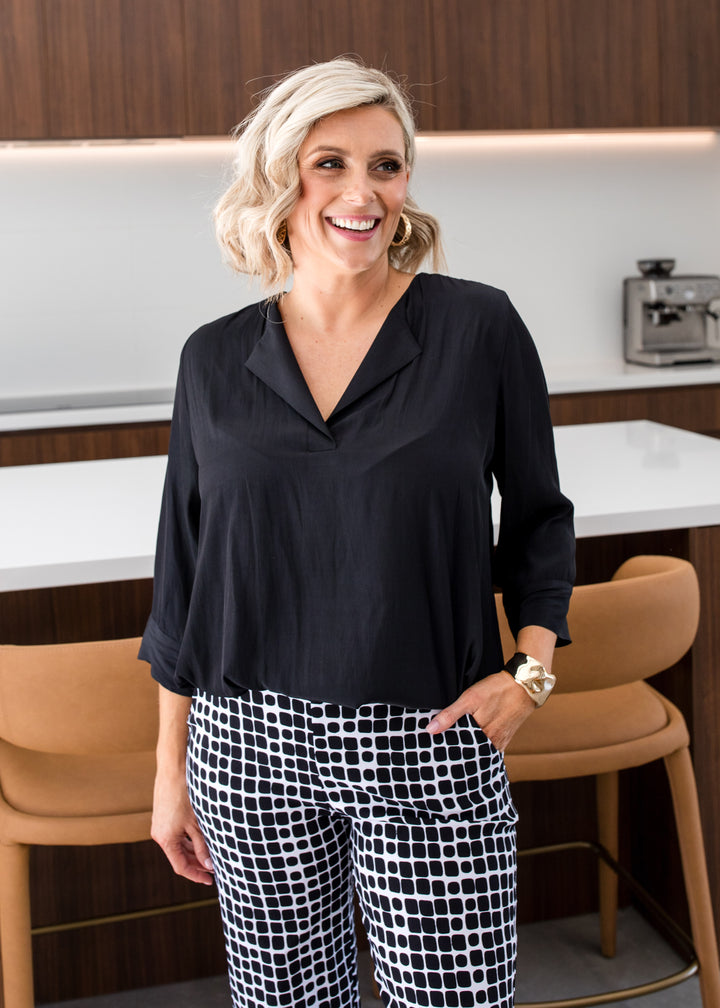 Ellis Lustre Collar Blouse - Black