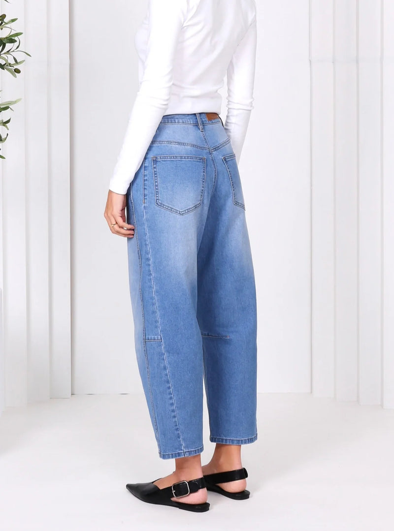 Toni Barrel Jeans - Light Wash
