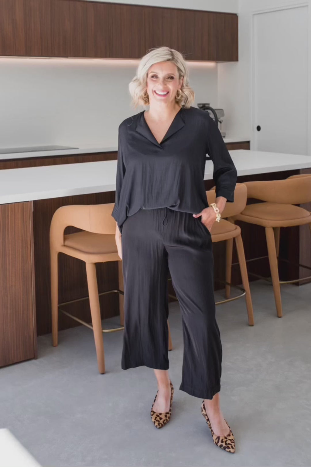 Ellis Lustre Collar Blouse - Black